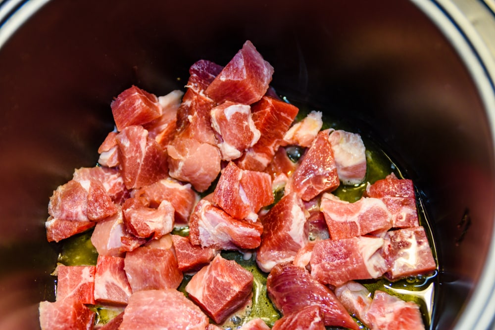 Defrosting frozen meat with a pressure cooker