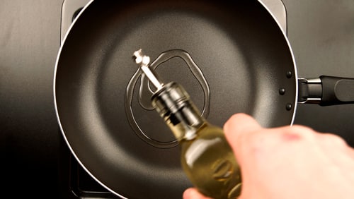 Pour oil into pan