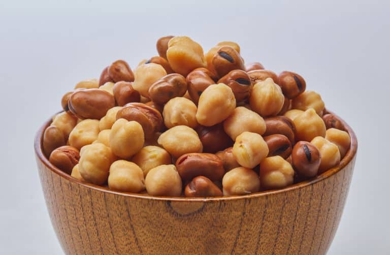 Compare Fava Beans vs Chickpeas What's The Difference Miss Vickie