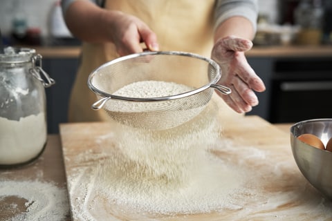 Flour sifting