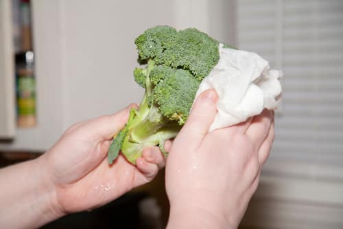 Wrap broccoli with paper towel