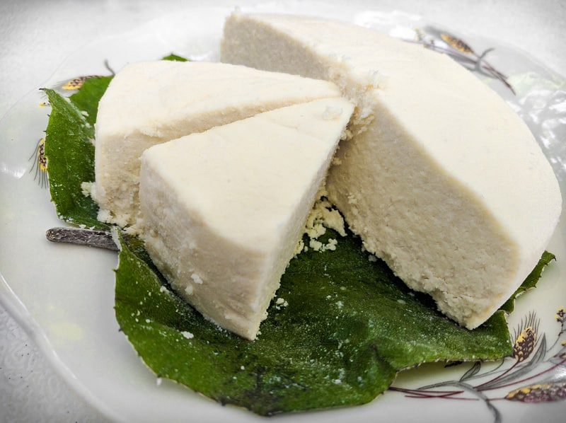 queso fresco served natural leaf firm