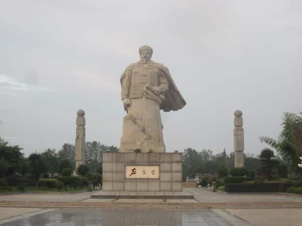 Statue of Zuo Zongtan