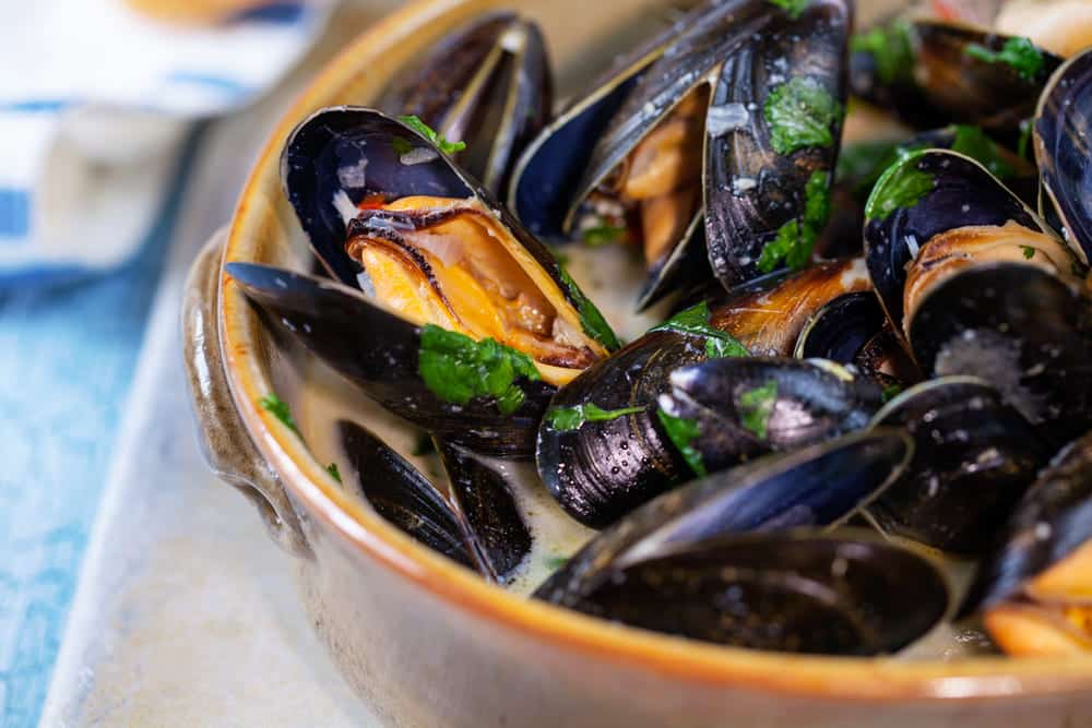 how to clean mussels with flour