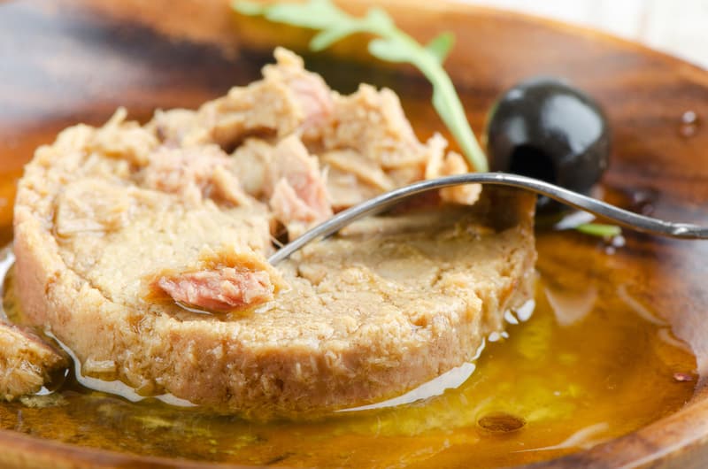 Canned tuna with olive