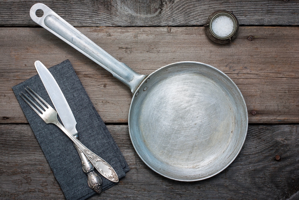 can you put aluminum pan on stove