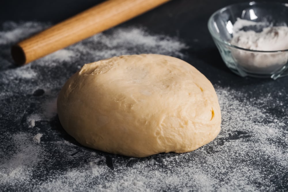 how to dock pizza dough