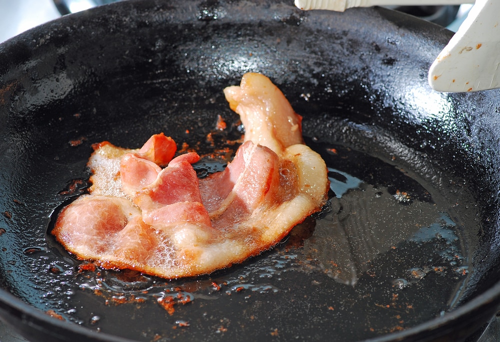 leaving bacon grease in cast iron