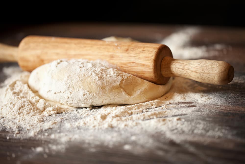 Dough with flour and rolling pin