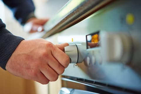 Hand turning oven knob