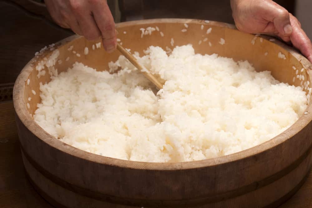 how to keep sushi rice from sticking to your hands