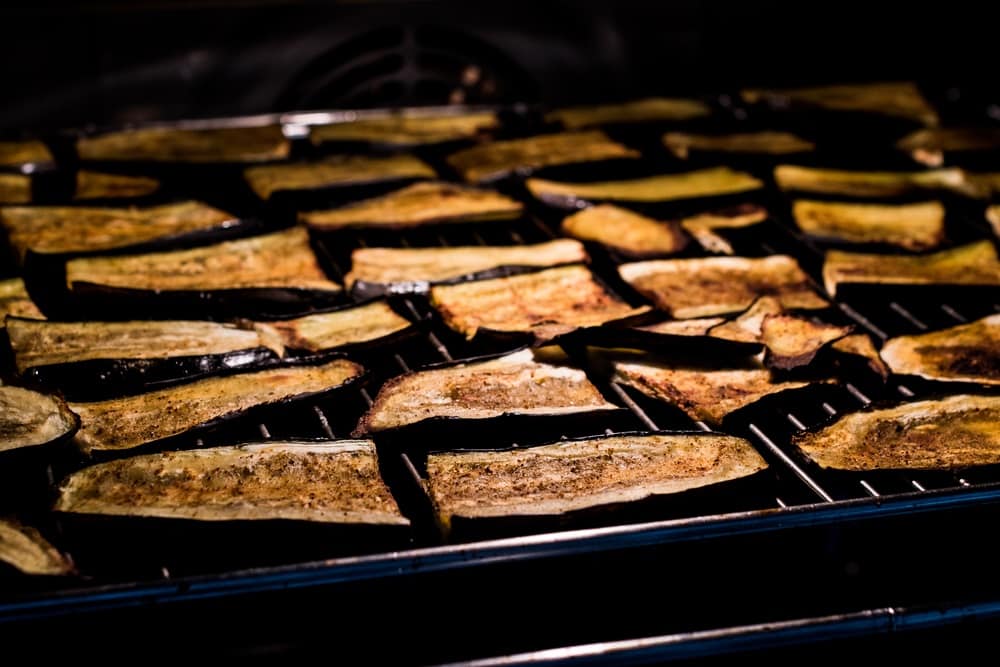 Cooking eggplant slices in the oven