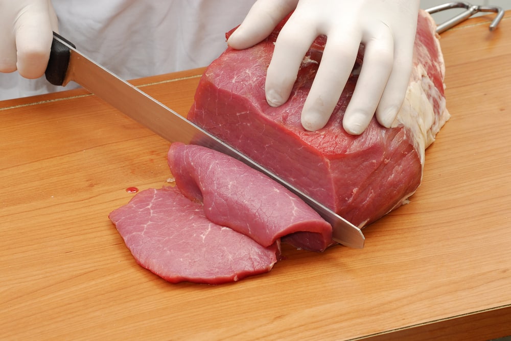 should you wear gloves when handling raw meat