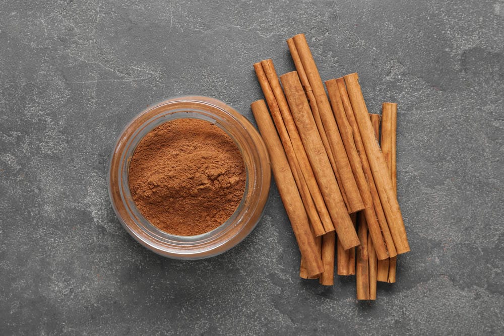 Aromatic cinnamon powder and sticks