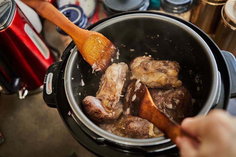 Ossobuco with spindle Beef is fried in pressure cooker