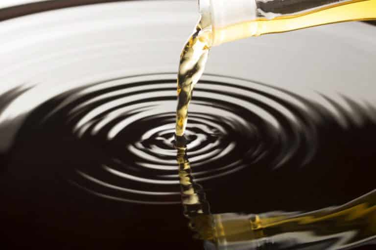 White Wine Vinegar vs White Cooking Wine What's The Difference? Miss