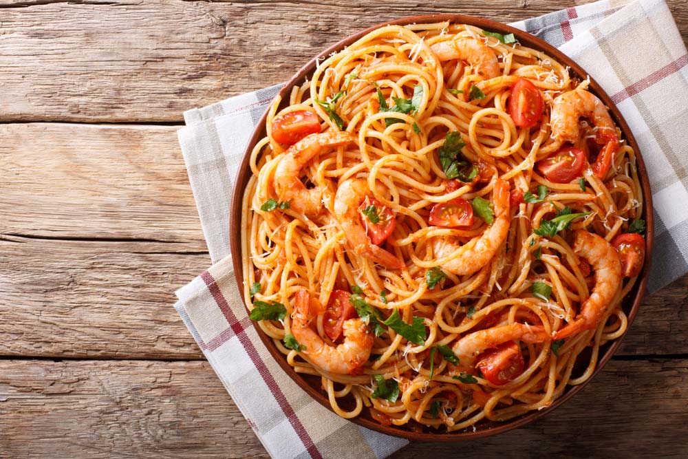 Spicy spaghetti with shrimps in tomato sauce