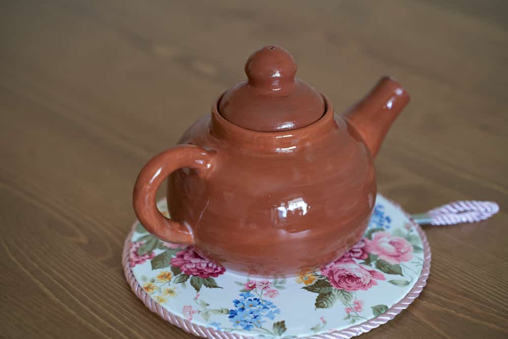 boiling water in ceramic pot