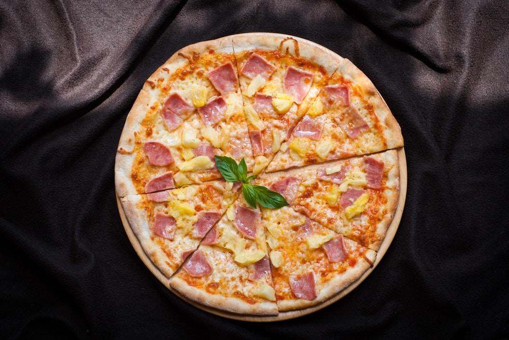 ham and pineapple pizza