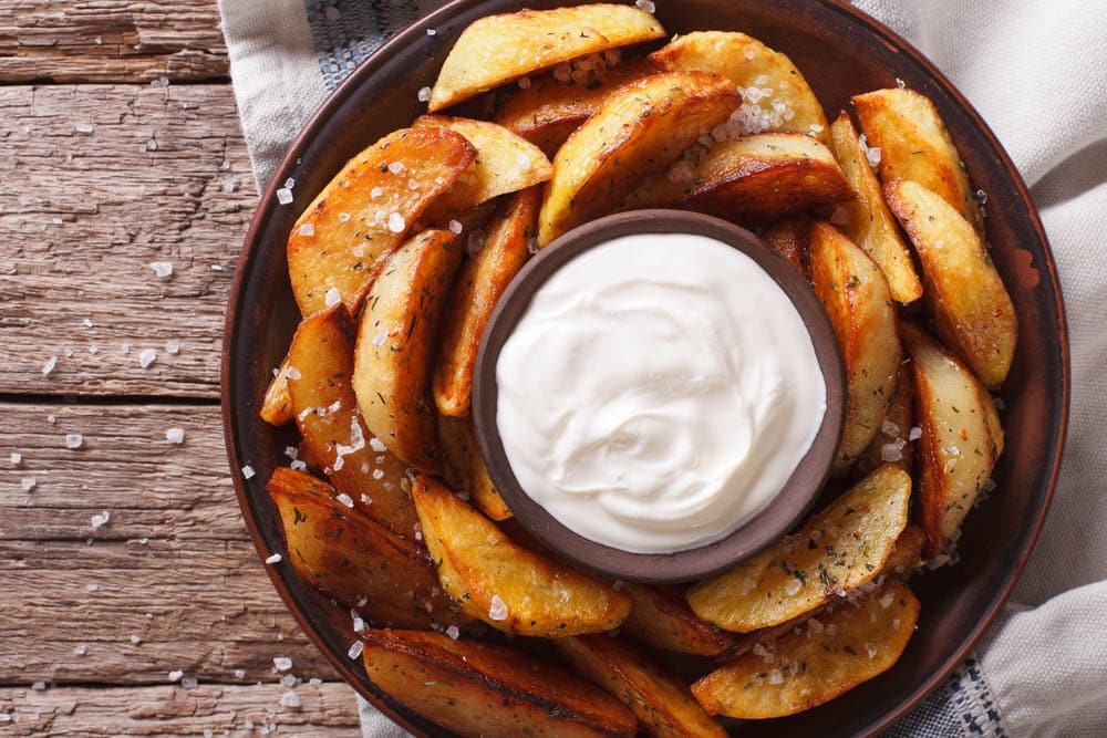Spicy potato wedges with herbs and mayonnaise