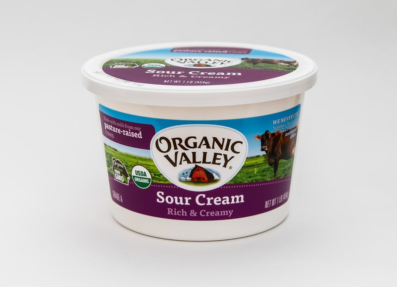 A single tub of sour cream by Organic Valley