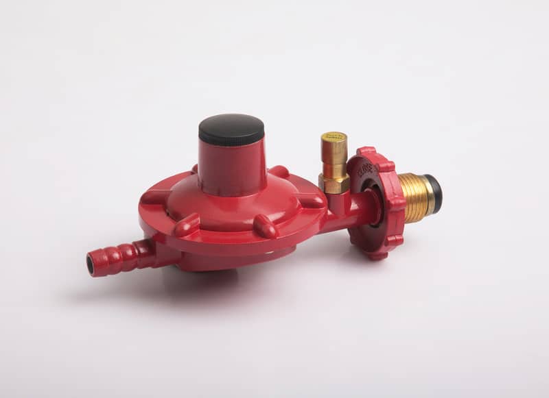 Gas auto safety controller valve for connecting with gas stove and gas tank
