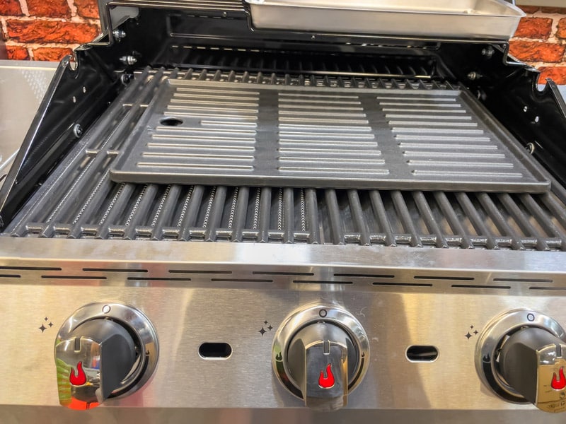 Gas grill. Gas grill grate. Metal grill