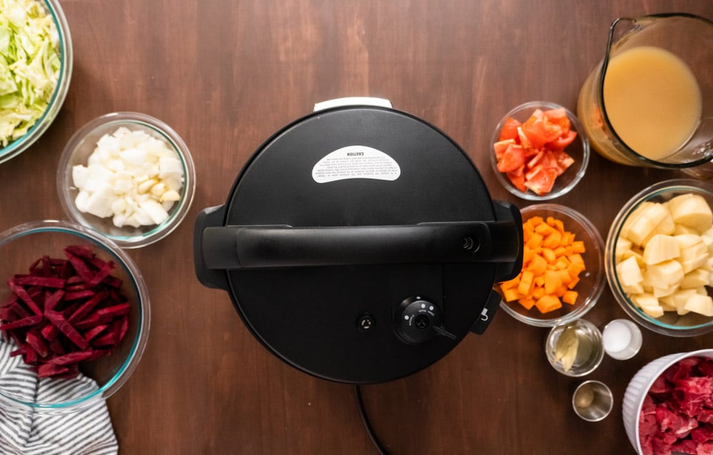 Cooking borscht in electric multi cooker