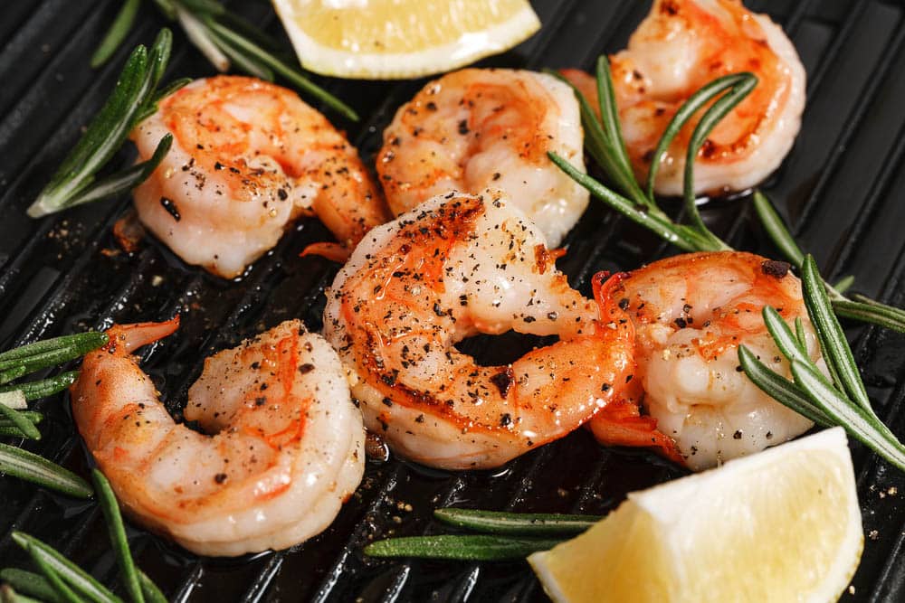 Grilled tiger shrimps with spice and lemon