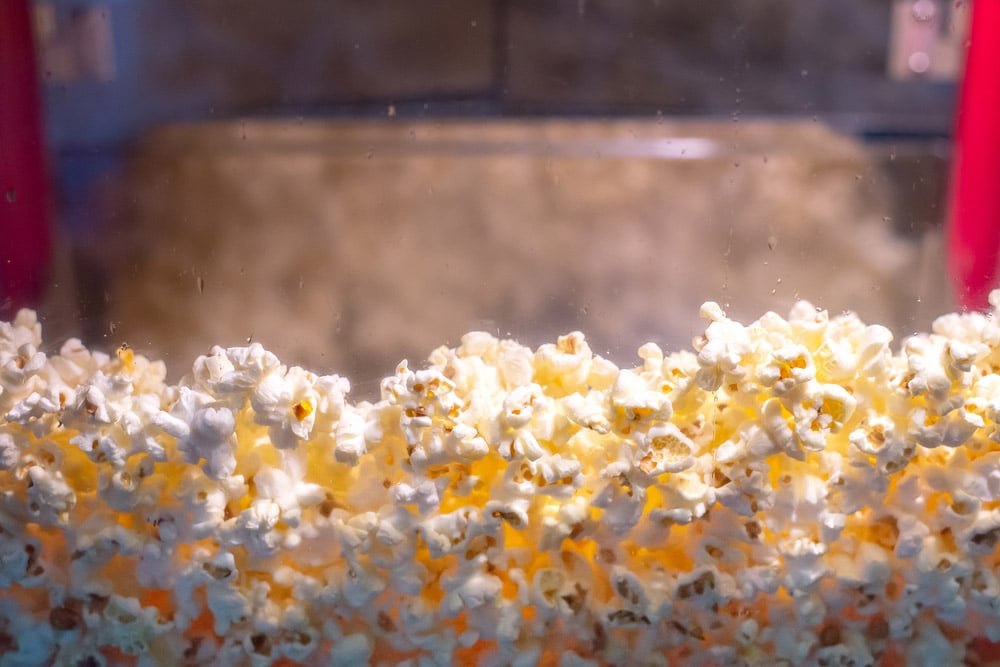 Popcorn in popcorn machine