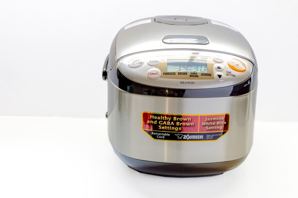 A Zojirushi 5.5 Cup Microcomputer Rice Cooker and Warmer