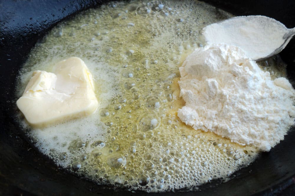 Classic béchamel sauce cooking process