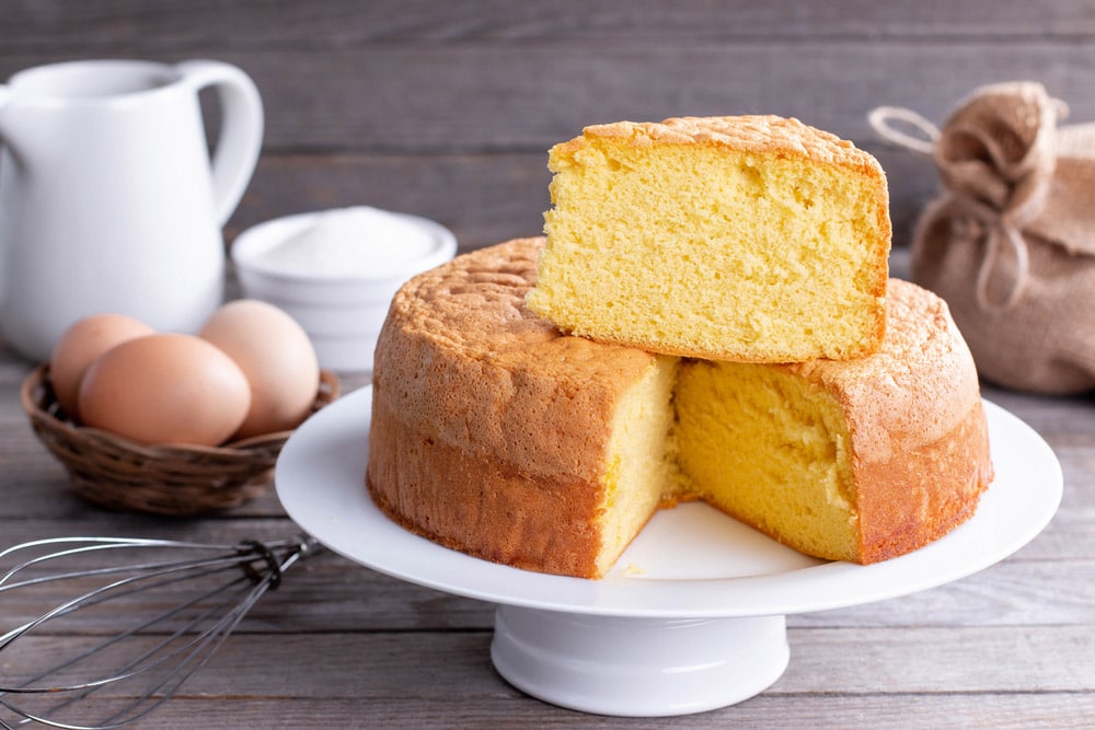 How Does the Number of Eggs Affect a Cake