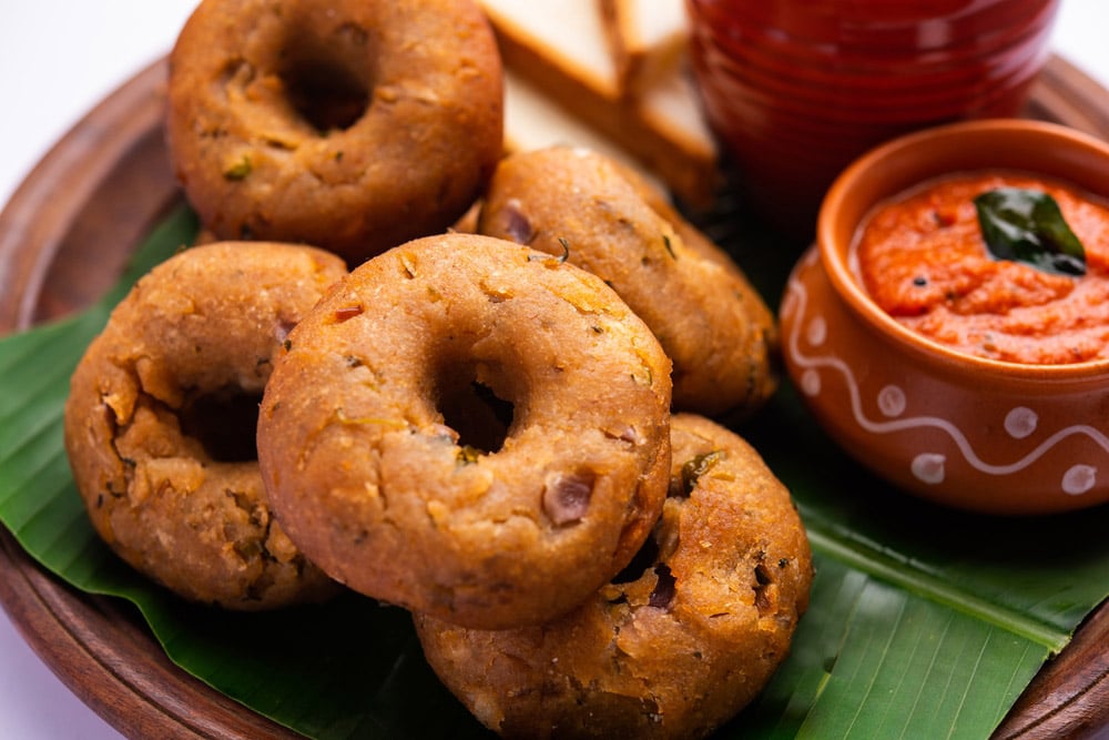 Instant leftover bread medu vada served with chutney and hot tea