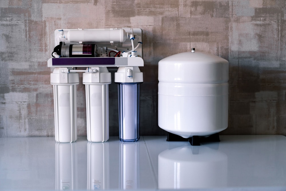 Reverse osmosis water purification system at home