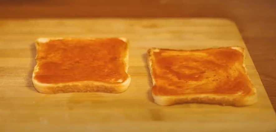 putting sauce on bread