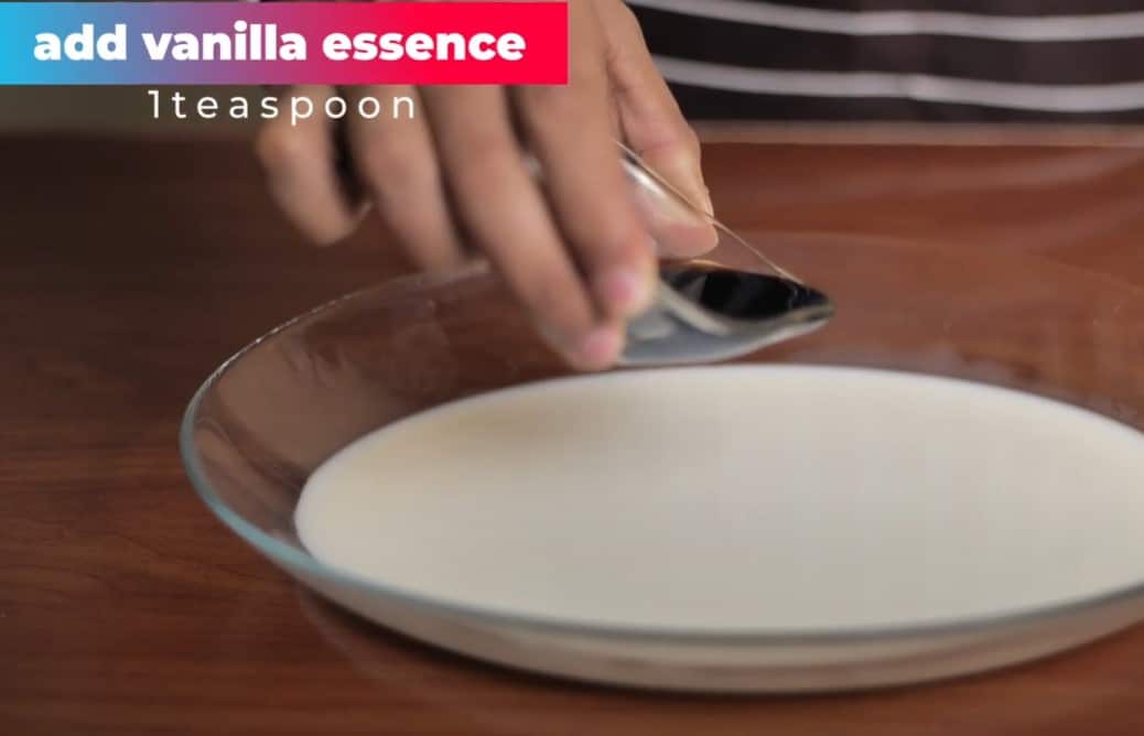 adding vanilla essence to milk