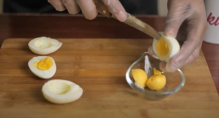 boiled eggs for spinach knorr dip