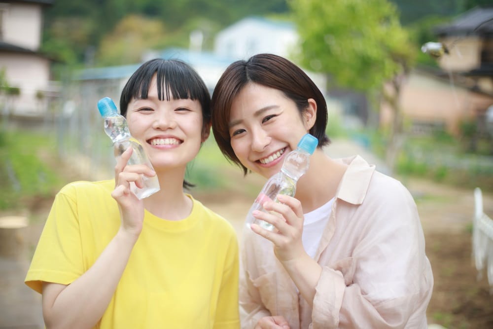 japanese women holding ramune