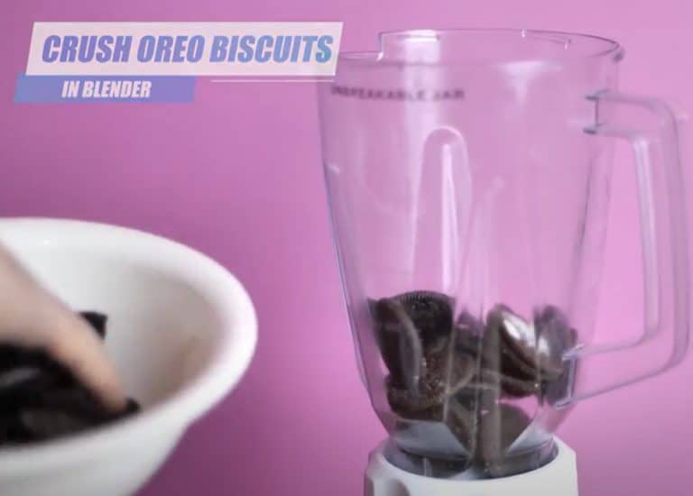 A Delicious Oreo Cake Recipe You Can Make With Just 4 Ingredients