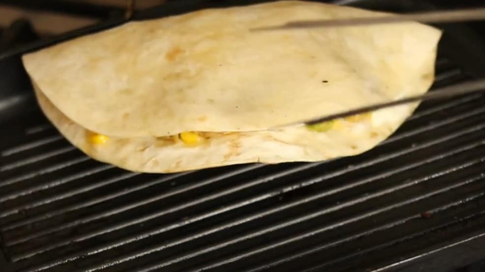 flip tortilla