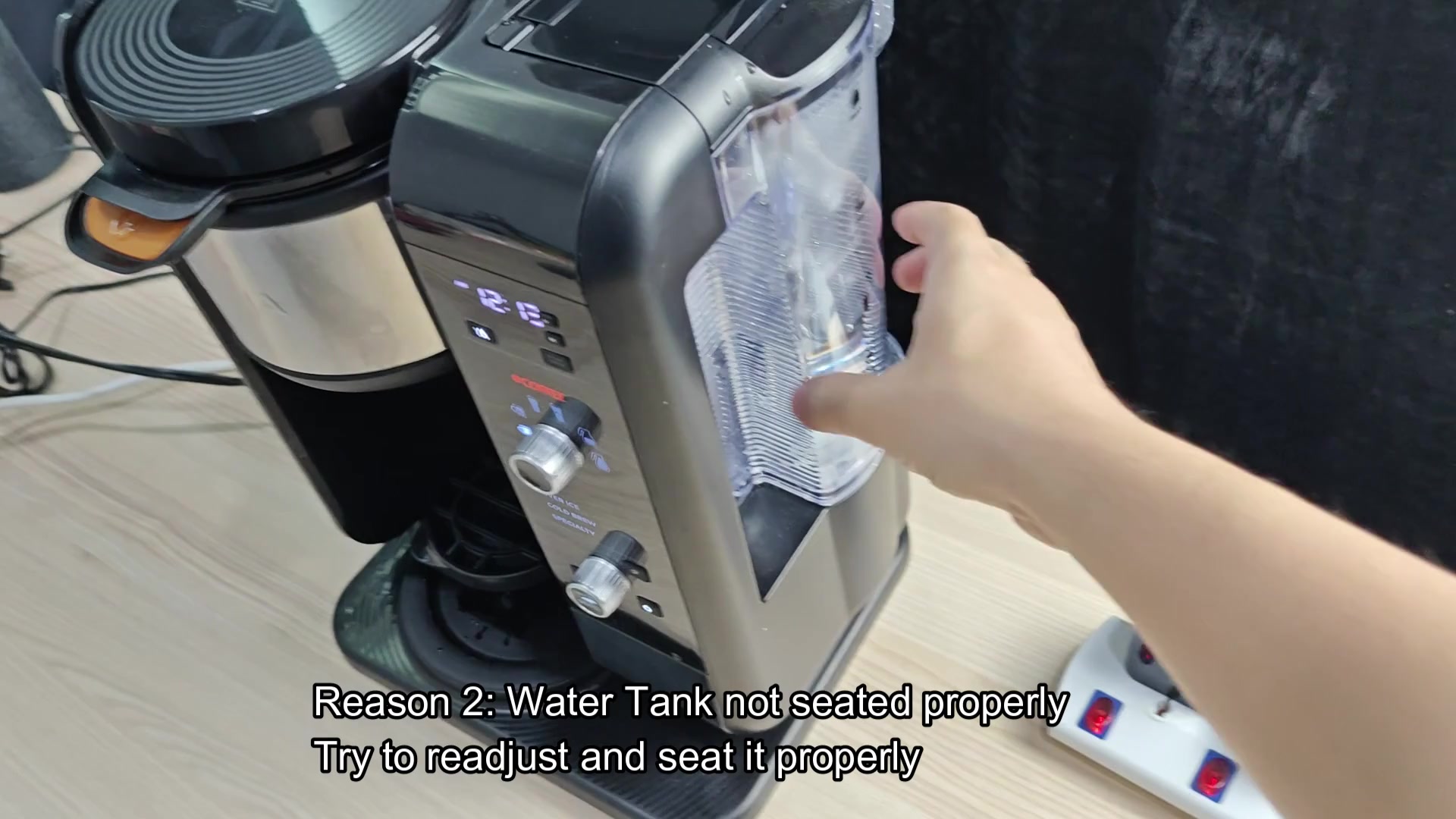 Adjusting the water tank seating position Adjusting the water tank seating position