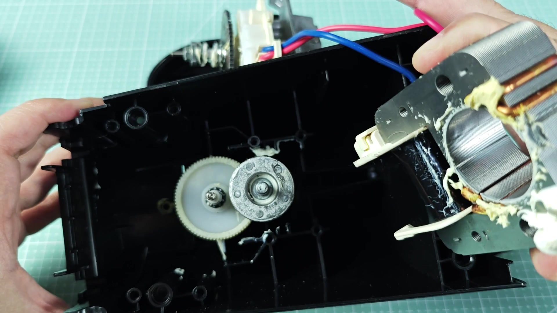 Aligning motor assembly for installation Aligning motor assembly for installation
