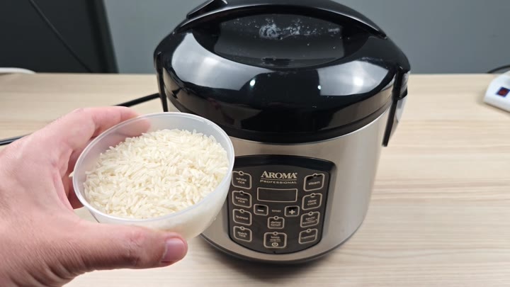 AROMA Professional rice cooker with rice AROMA Professional rice cooker with rice