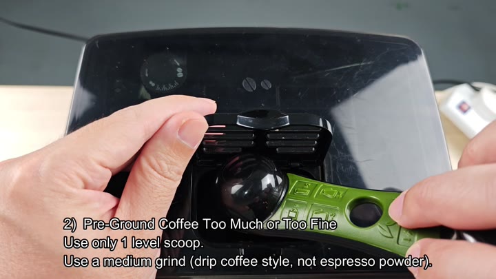 Coffee compartment with green scoop Coffee compartment with green scoop