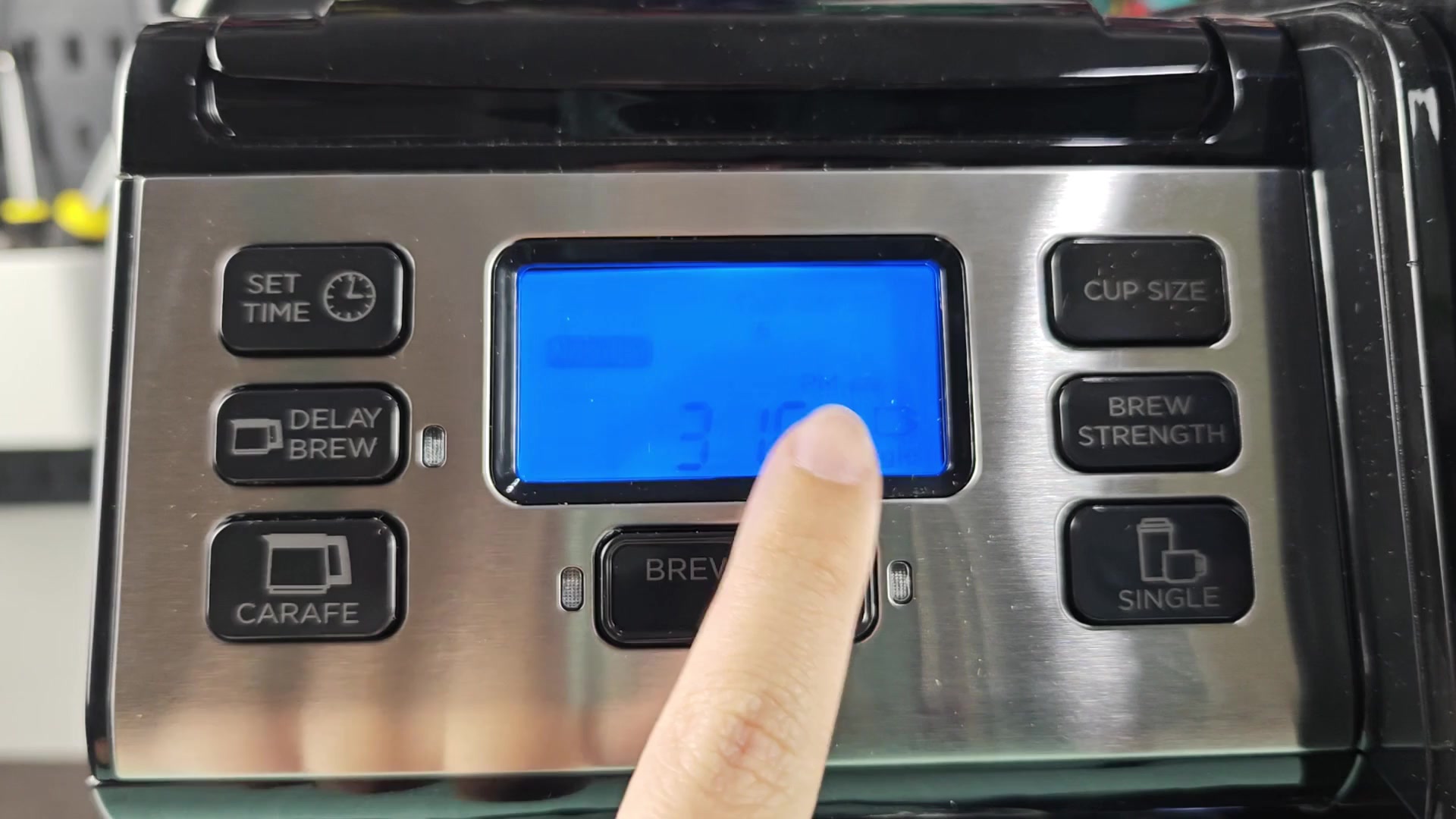 Coffee maker panel with correct time set Coffee maker panel with correct time set