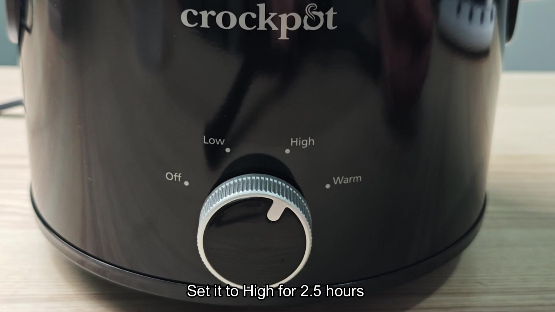 Crockpot dial set to High heat Crockpot dial set to High heat