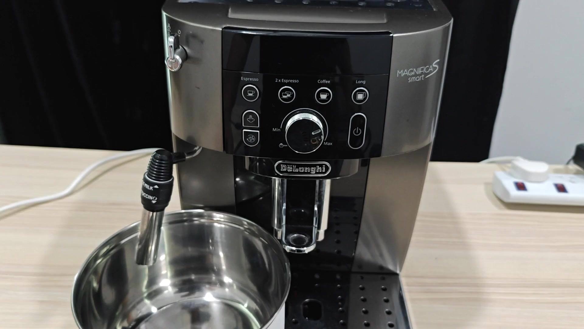 DeLonghi Magnifica S Smart front view DeLonghi Magnifica S Smart front view
