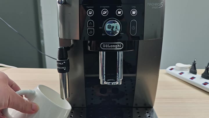 DeLonghi Magnifica with hot milk cup DeLonghi Magnifica with hot milk cup