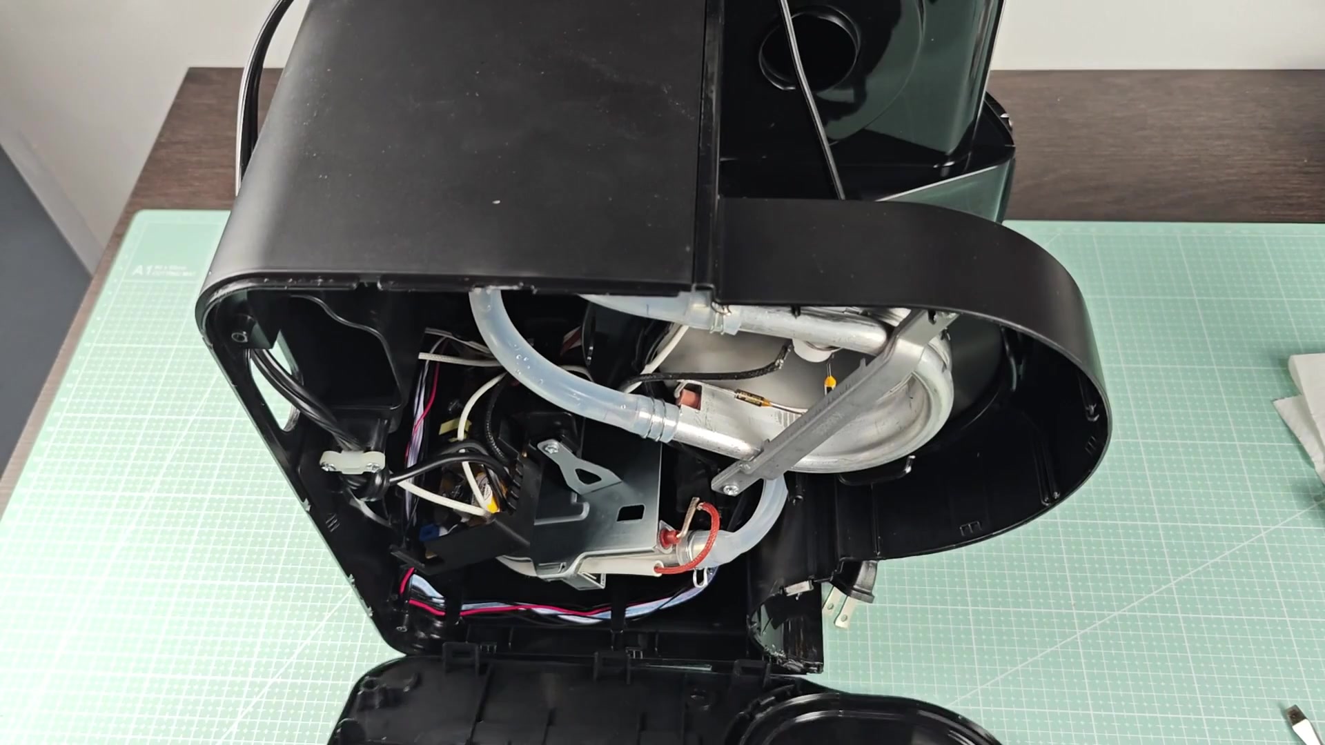 Exposed internal wiring and tubing Exposed internal wiring and tubing